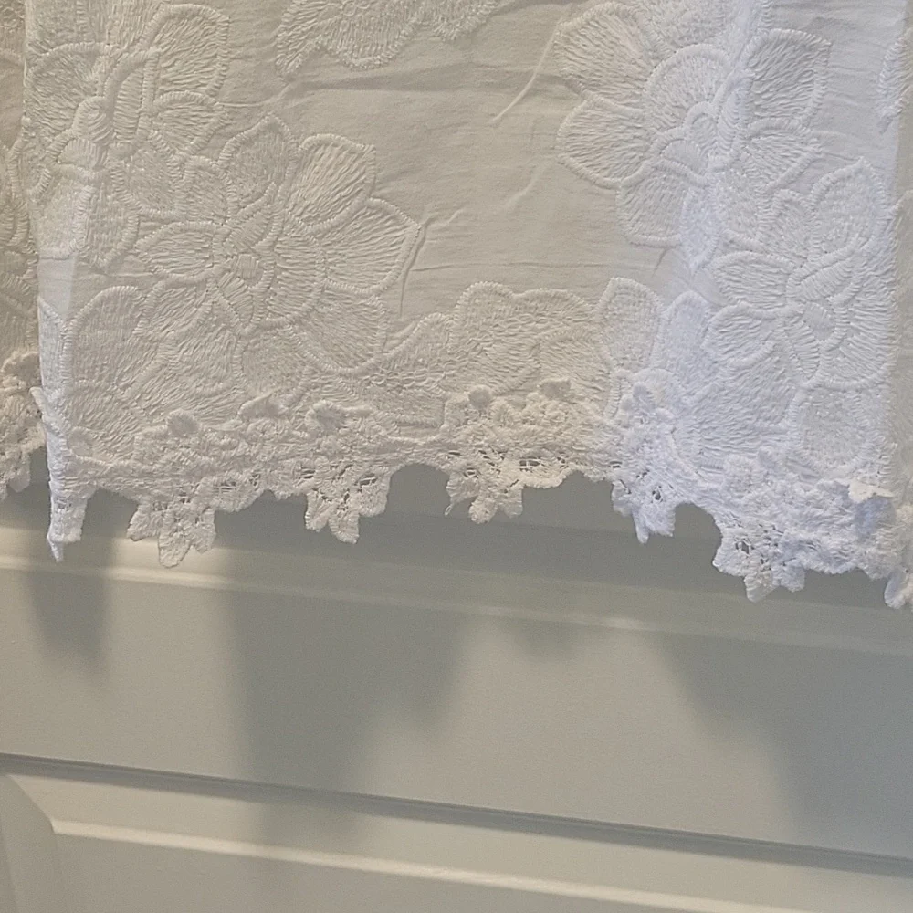 Pull-over white blouse. Chico's white, intricate detailed embroidery - Picture 3 of 7